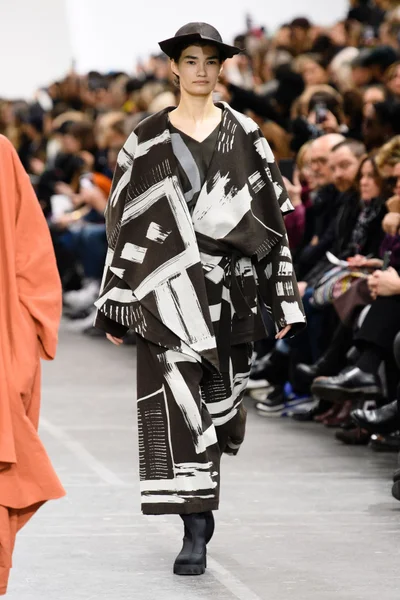 Look 32